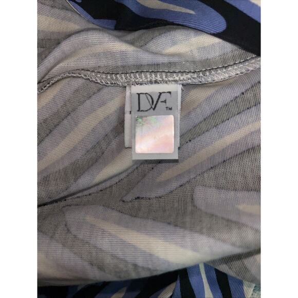 Diane Von Furstenberg 100% Silk Long Sleeve Wrap Dress Size 2 - Picture 8 of 9